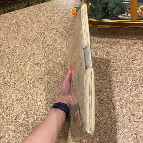 Croscill Home Fabric Tablecloth 52”x52” Square Cotton Polyester Blend Dining - Picture 8 of 14